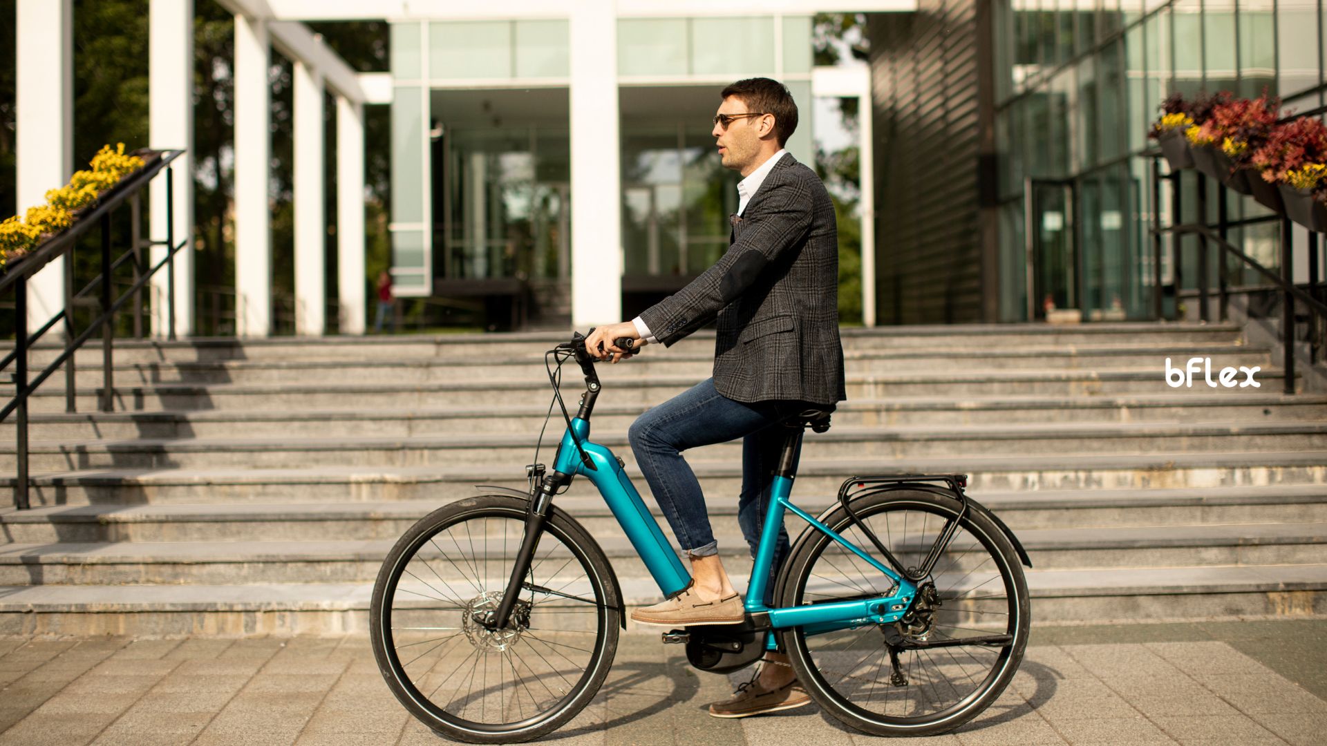 Hoe een Elektrisch Voertuig Accu Veilig op te Laden en Op te Slaan Thuis, op het Werk of op Vakantie