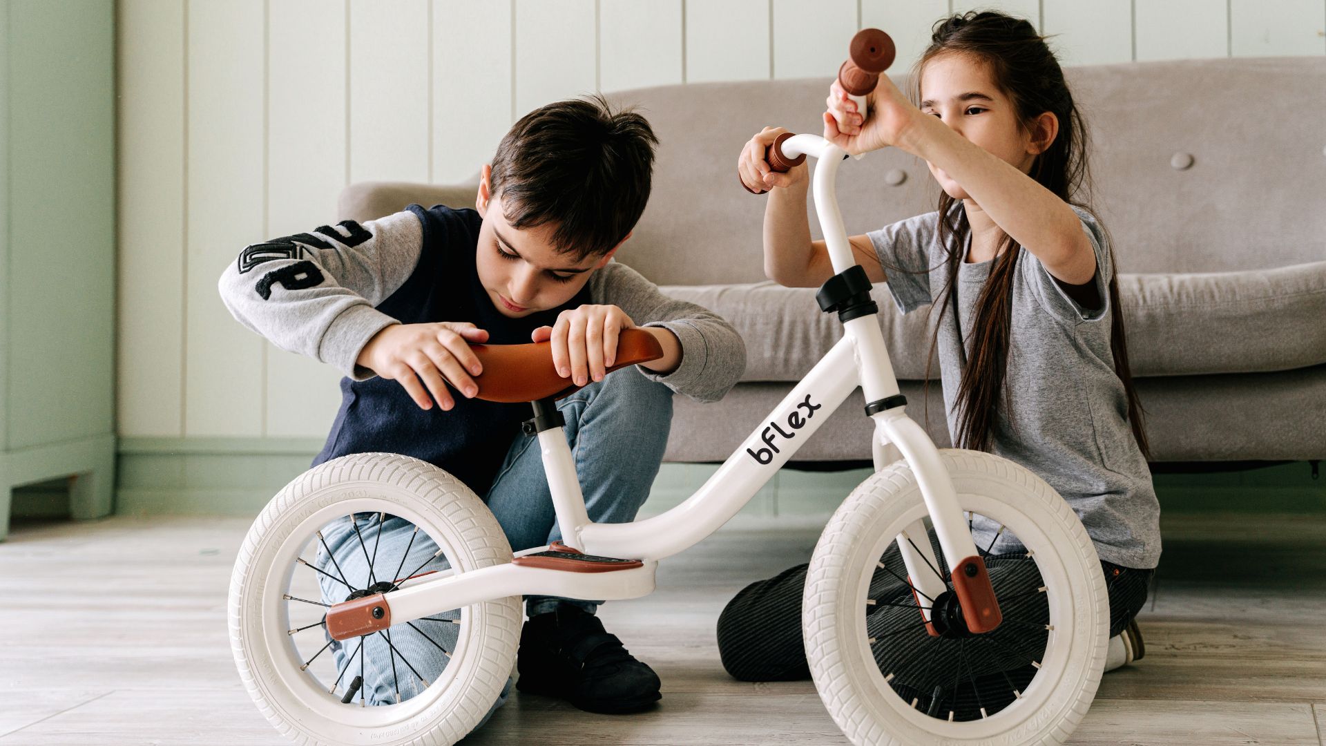 Ο απόλυτος οδηγός για παιδικά ποδήλατα, από ξύλινα balance bikes μέχρι νεανικά ποδήλατα