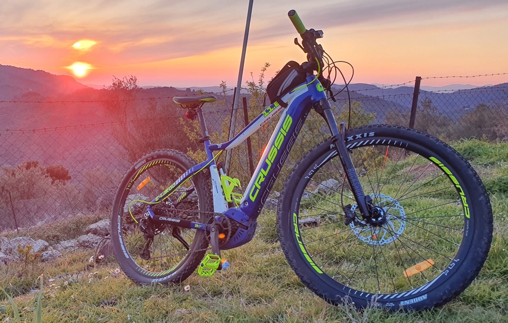Sunset Toumba – Guided E-bike Trip