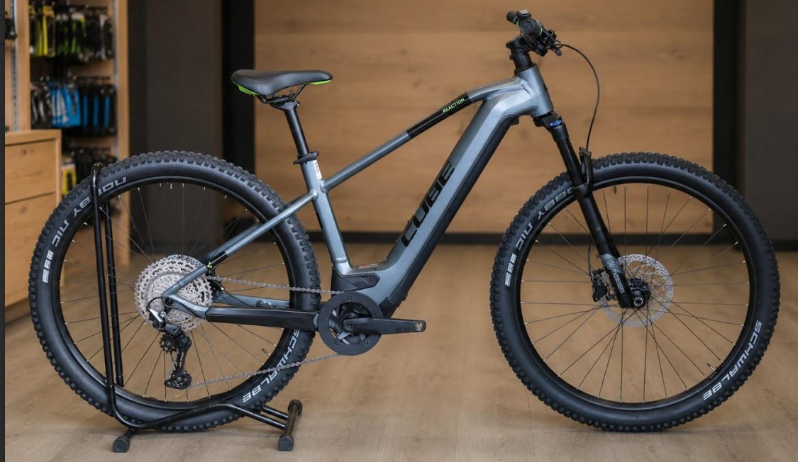 Rent a powerfull Cube Reaction Hybrid Race emtb
