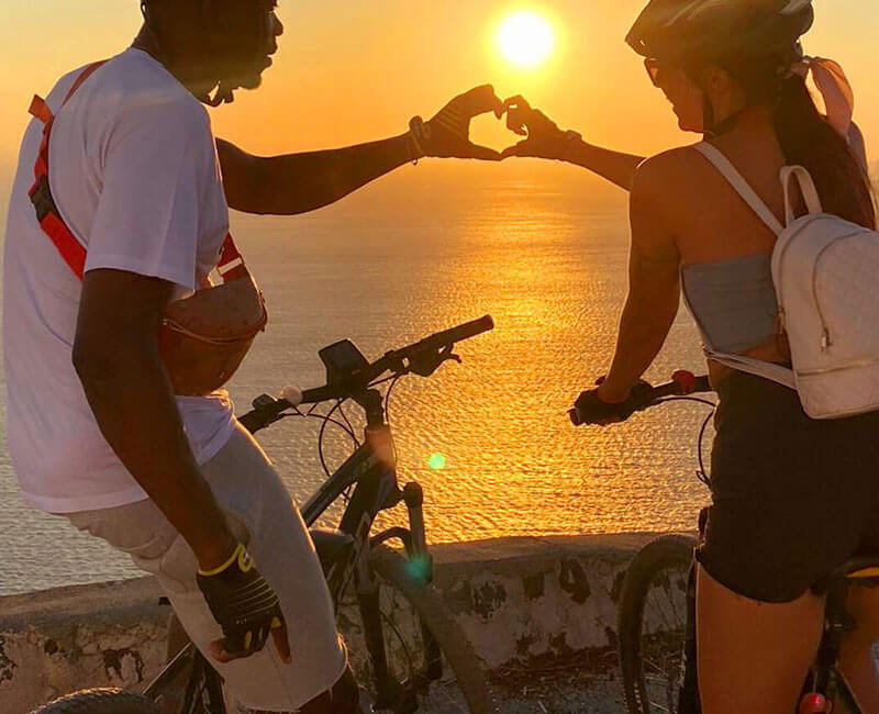 Tour Guidati in Bicicletta Elettrica a Santorini